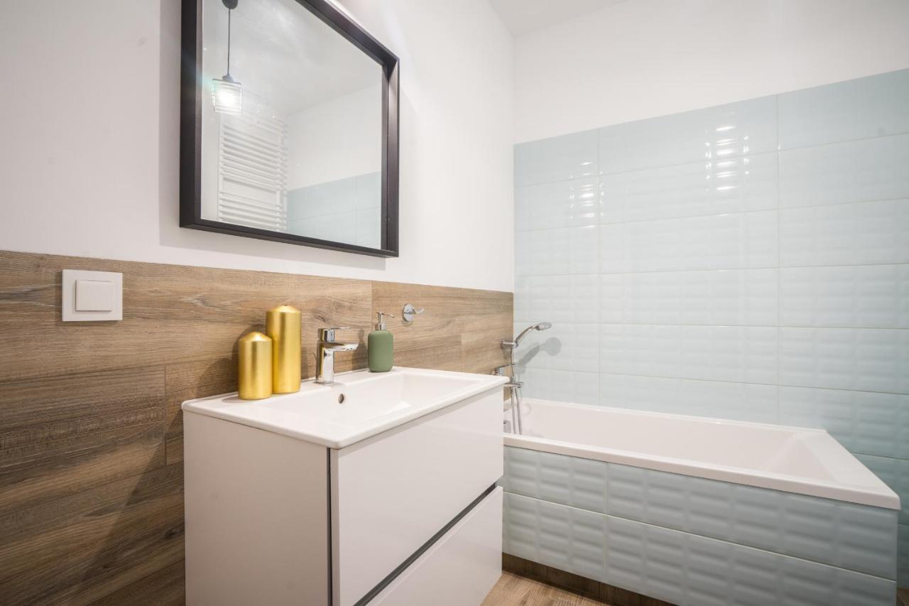 Bizapartments - Modern Flats With Parking Varsovia Exterior foto